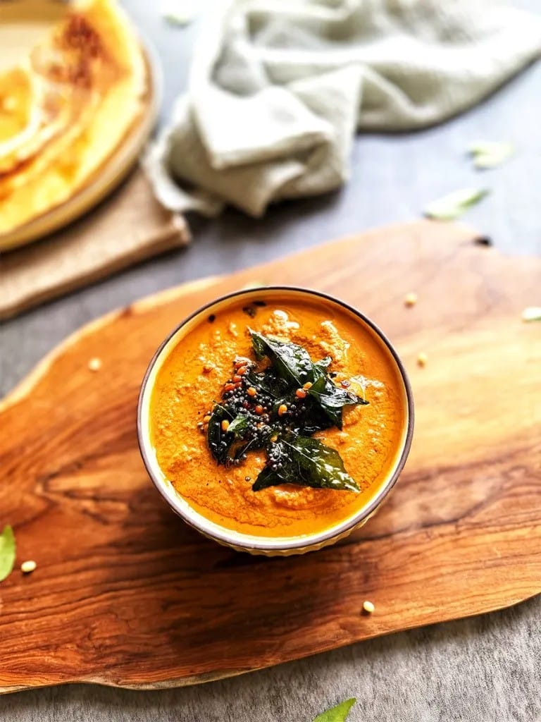 Chana Dal Chutney in a serving bowl with a dosa on a serving plate