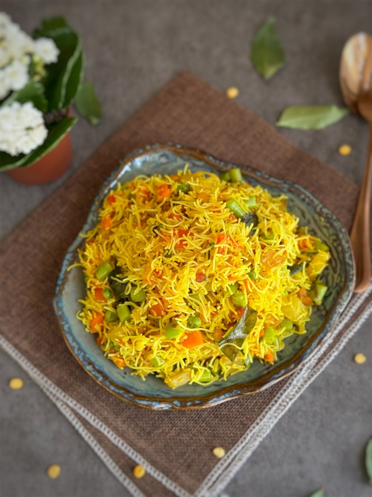 semiya upma in a serving bowl